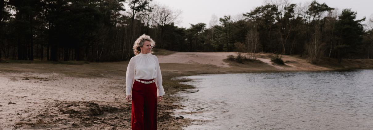 Marcella langs het water